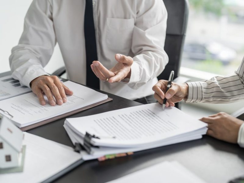 Business,People,Signing,Contract,Making,Deal,With,Real,Estate,Agent