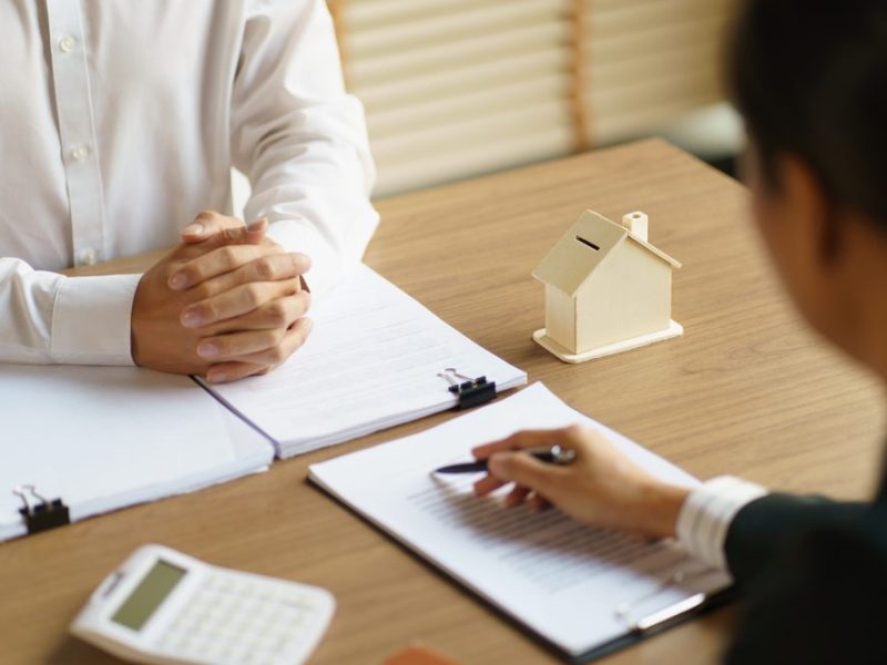 Business,People,Signing,Contract,Making,Deal,With,Real,Estate,Agent